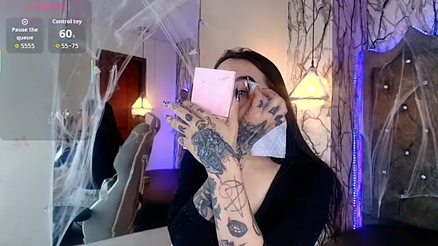 Zami Escobar of online show from November 2025 05:17:02 PM