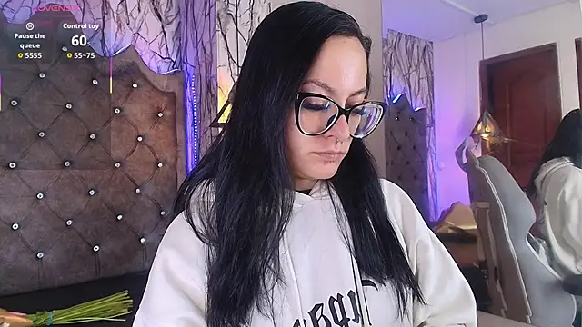 Zami Escobar of online show from November 2025 06:30:01 PM