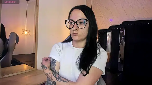 Zami Escobar of online show from November 2025 07:06:01 PM