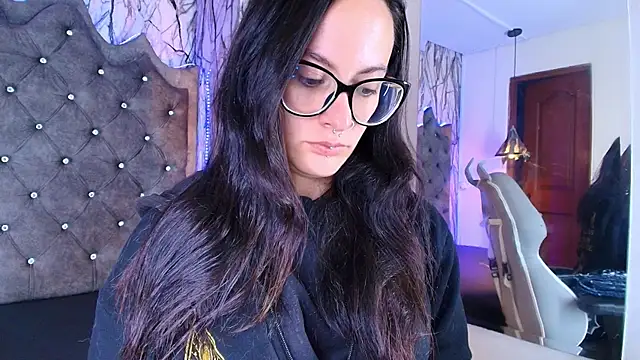 Zami Escobar of online show from November 2025 06:56:01 PM