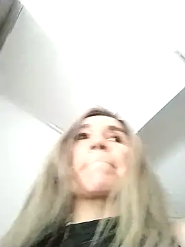 Snapshot of Ms_lunaRose chatting on September 2025 08:27:01 PM Ms lunaRose online show from September 2025 08:27:01 PM