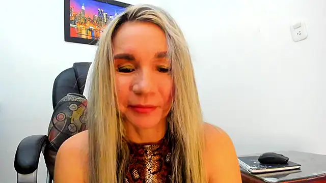 Snapshot of Ms_lunaRose chatting on September 2025 12:02:02 AM Ms lunaRose online show from September 2025 12:02:02 AM