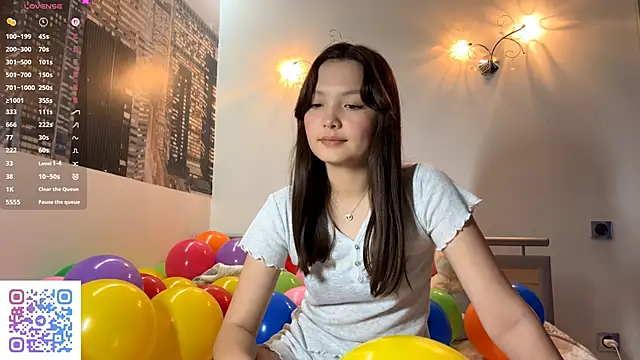 Snapshot of KiraVelvet chatting on September 2025 09:42:02 AM KiraVelvet online show from September 2025 09:42:02 AM