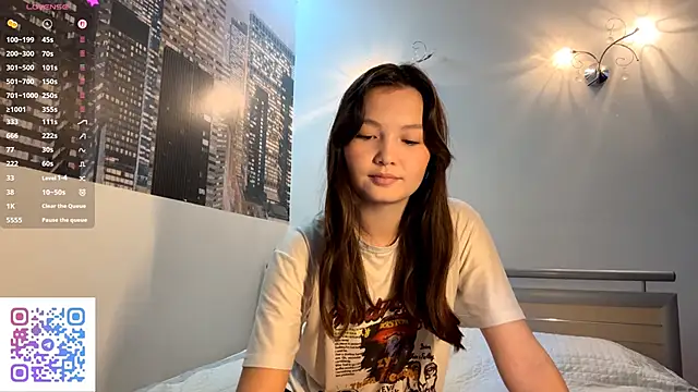 Snapshot of KiraVelvet chatting on September 2025 10:11:01 AM KiraVelvet online show from September 2025 10:11:01 AM