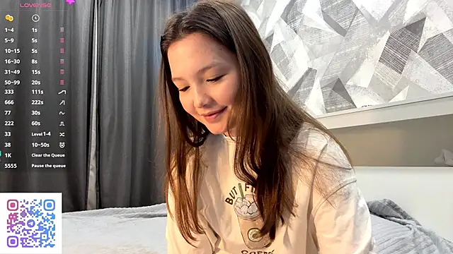 Snapshot of KiraVelvet chatting on October 2025 07:38:02 PM KiraVelvet online show from October 2025 07:38:02 PM