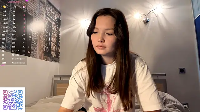 Snapshot of KiraVelvet chatting on September 2025 06:29:02 AM KiraVelvet online show from September 2025 06:29:02 AM