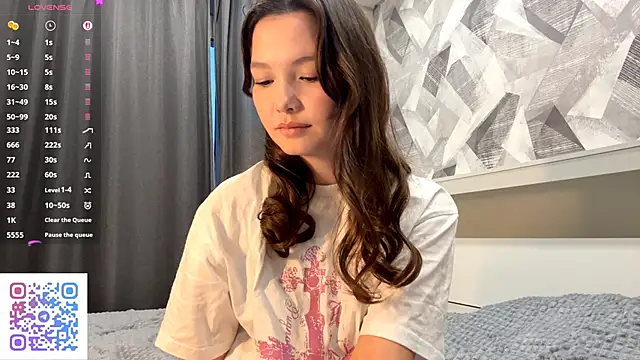 Snapshot of KiraVelvet chatting on October 2025 02:05:01 PM KiraVelvet online show from October 2025 02:05:01 PM