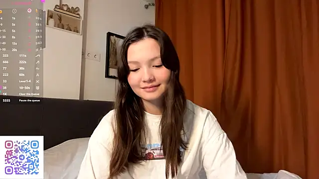 Snapshot of KiraVelvet chatting on October 2025 04:19:02 PM KiraVelvet online show from October 2025 04:19:02 PM