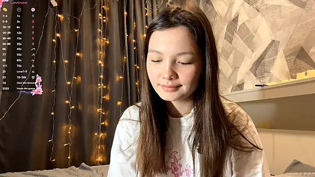 Snapshot of KiraVelvet chatting on December 2025 11:09:02 AM KiraVelvet online show from December 2025 11:09:02 AM