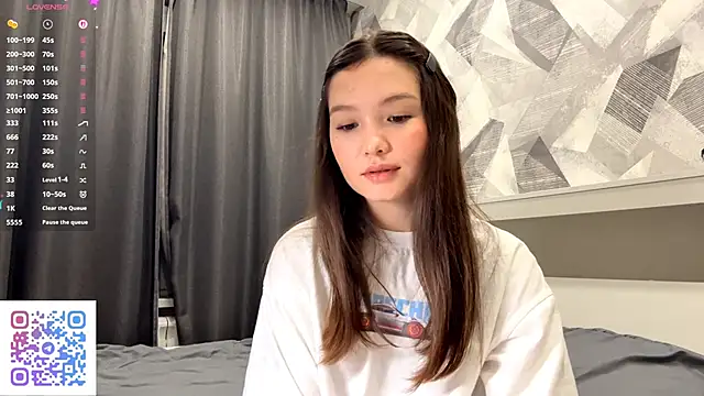 Snapshot of KiraVelvet chatting on October 2025 07:15:01 PM KiraVelvet online show from October 2025 07:15:01 PM