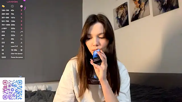 Snapshot of KiraVelvet chatting on October 2025 02:19:02 PM KiraVelvet online show from October 2025 02:19:02 PM