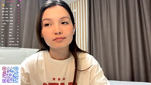 Snapshot of KiraVelvet chatting on October 2025 06:01:02 PM KiraVelvet online show from October 2025 06:01:02 PM
