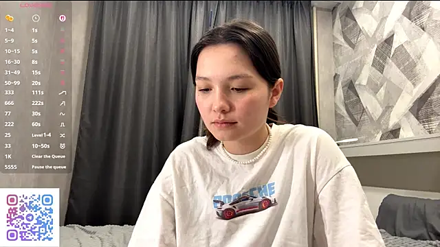 Snapshot of KiraVelvet chatting on November 2025 12:37:01 PM KiraVelvet online show from November 2025 12:37:01 PM