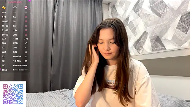 Snapshot of KiraVelvet chatting on October 2025 07:24:01 PM KiraVelvet online show from October 2025 07:24:01 PM