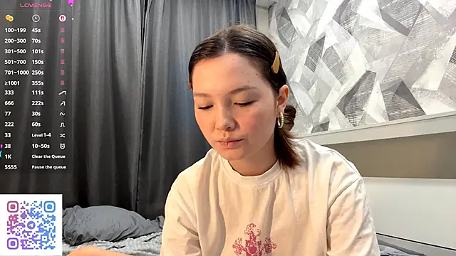 Snapshot of KiraVelvet chatting on October 2025 04:18:01 PM KiraVelvet online show from October 2025 04:18:01 PM