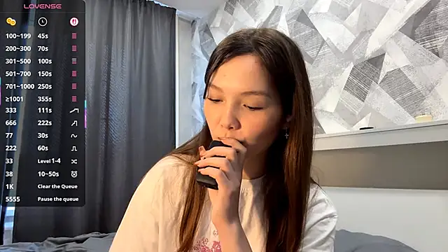 Snapshot of KiraVelvet chatting on October 2025 11:33:02 AM KiraVelvet online show from October 2025 11:33:02 AM
