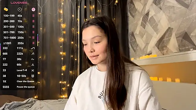 Snapshot of KiraVelvet chatting on November 2025 04:18:02 PM KiraVelvet online show from November 2025 04:18:02 PM