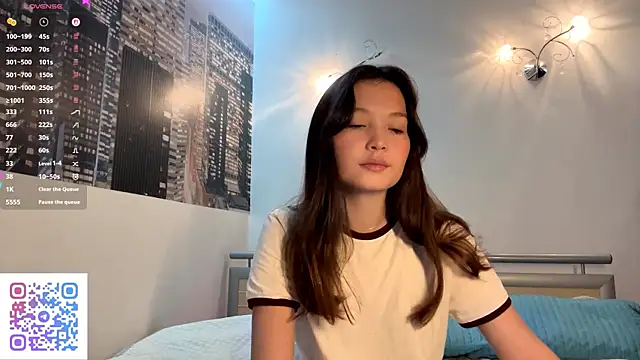 Snapshot of KiraVelvet chatting on September 2025 08:09:01 AM KiraVelvet online show from September 2025 08:09:01 AM