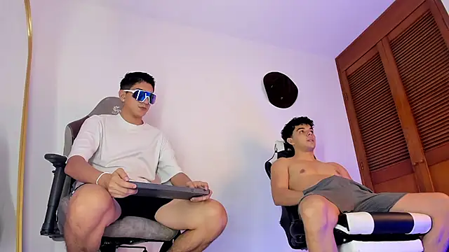 sotooliver3 online show from November 2025 08:45:02 PM