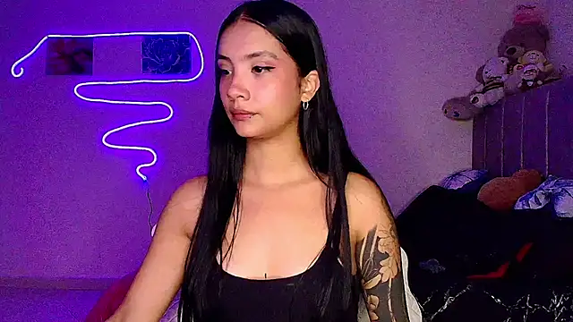 mia yireth online show from April 2026 12:06:02 AM