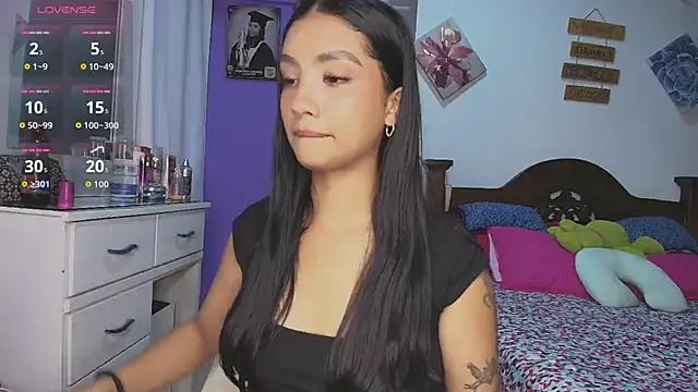 mia yireth online show from November 2025 12:43:02 AM