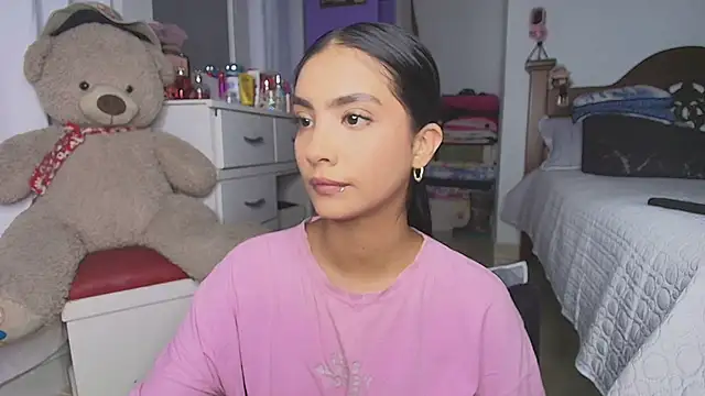 mia yireth online show from November 2025 10:37:01 PM