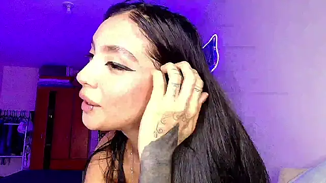 mia yireth online show from May 2026 01:57:16 AM