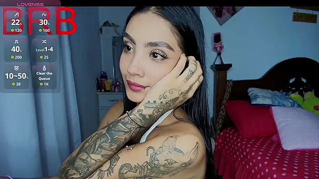 mia yireth online show from November 2025 12:22:01 AM