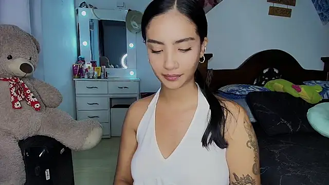 Snapshot of mia_yireth chatting on October 2025 01:28:02 AM mia yireth online show from October 2025 01:28:02 AM
