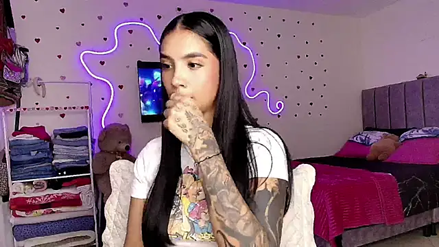 mia yireth online show from February 2026 11:18:02 PM