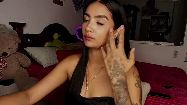 Snapshot of mia_yireth chatting on September 2025 12:33:02 AM mia yireth online show from September 2025 12:33:02 AM