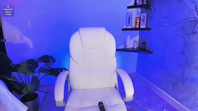 Lilokat  online show from November 2025 03:43:01 AM