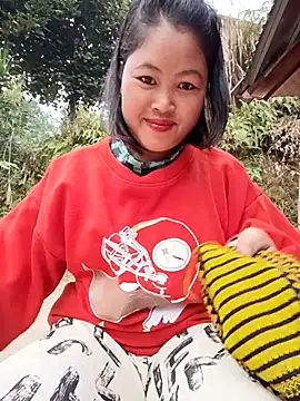 maycuc123 online show from December 2025 01:43:02 AM