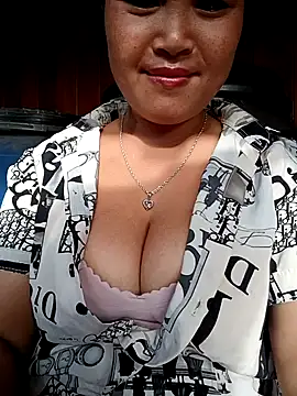 maycuc123 online show from September 2025 12:59:02 AM