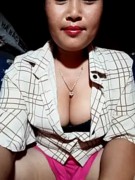 maycuc123 online show from September 2025 01:22:02 PM