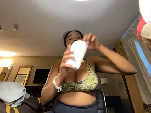 Snapshot of princesslivv chatting on October 2025 11:28:01 PM princesslivv online show from October 2025 11:28:01 PM