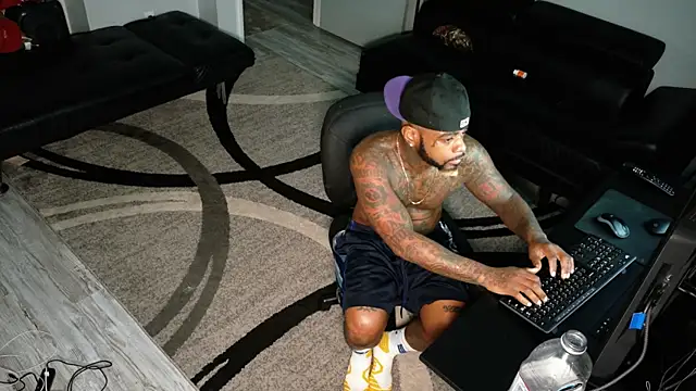 Snapshot of SLANGONDEMHOES chatting on September 2025 10:37:02 PM SLANGONDEMHOES online show from September 2025 10:37:02 PM
