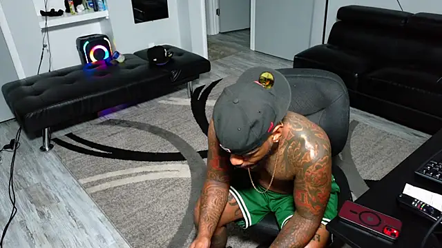 Snapshot of SLANGONDEMHOES chatting on December 2025 02:48:01 PM SLANGONDEMHOES online show from December 2025 02:48:01 PM