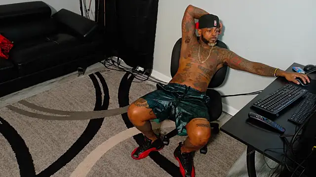 Snapshot of SLANGONDEMHOES chatting on November 2025 06:57:02 PM SLANGONDEMHOES online show from November 2025 06:57:02 PM