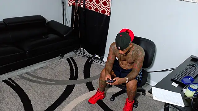 Snapshot of SLANGONDEMHOES chatting on October 2025 10:31:02 PM SLANGONDEMHOES online show from October 2025 10:31:02 PM