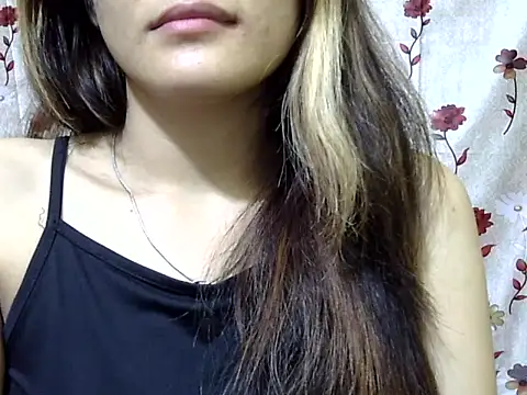 Snapshot of Amira90 chatting on October 2025 09:32:01 AM Amira90 online show from October 2025 09:32:01 AM