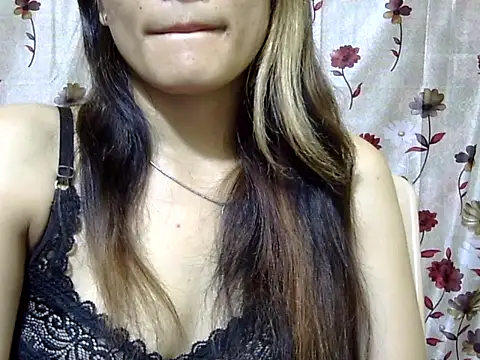 Snapshot of Amira90 chatting on October 2025 12:06:02 PM Amira90 online show from October 2025 12:06:02 PM