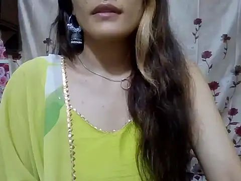 Snapshot of Amira90 chatting on October 2025 05:32:02 PM Amira90 online show from October 2025 05:32:02 PM