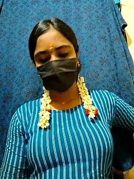 Snapshot of mini-queen chatting on November 2025 04:11:02 PM mini-queen online show from November 2025 04:11:02 PM