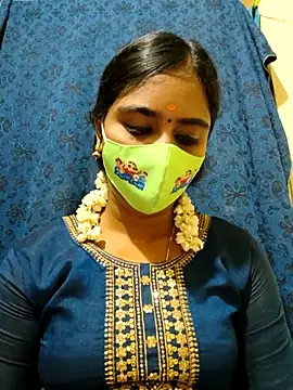 Snapshot of mini-queen chatting on November 2025 06:28:02 AM mini-queen online show from November 2025 06:28:02 AM