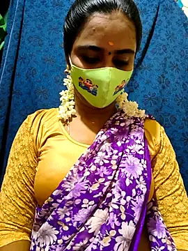 Snapshot of mini-queen chatting on November 2025 03:00:02 PM mini-queen online show from November 2025 03:00:02 PM