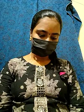 Snapshot of mini-queen chatting on December 2025 11:26:02 AM mini-queen online show from December 2025 11:26:02 AM