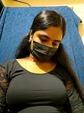 Snapshot of mini-queen chatting on December 2025 07:50:02 PM mini-queen online show from December 2025 07:50:02 PM