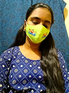 Snapshot of mini-queen chatting on November 2025 02:06:01 PM mini-queen online show from November 2025 02:06:01 PM