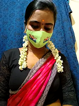 Snapshot of mini-queen chatting on November 2025 06:45:01 PM mini-queen online show from November 2025 06:45:01 PM